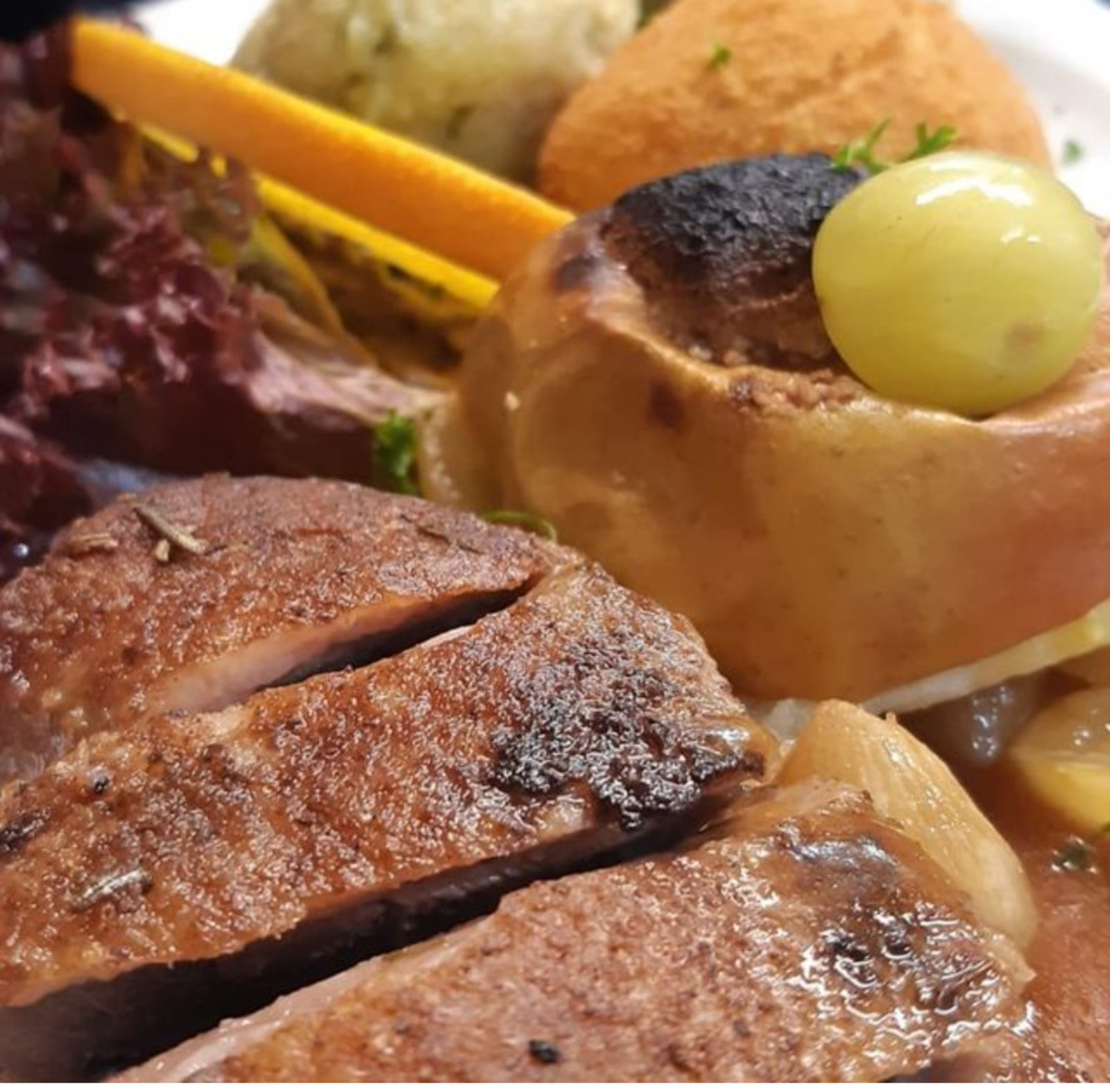Kulinarische-Spezialitaeten-Restaurant-hotel-adler-gasthof-fohrenbuehL